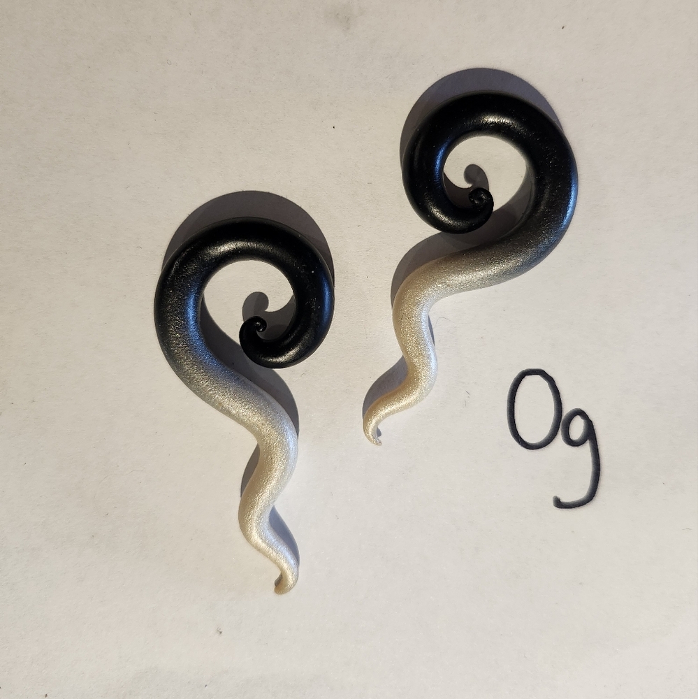 Black and White Spiral Gauges